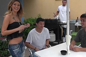 多人口交xxxhd